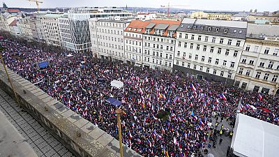 Der gut gefüllte Wenzelsplatz in Prag am 11. März 2023