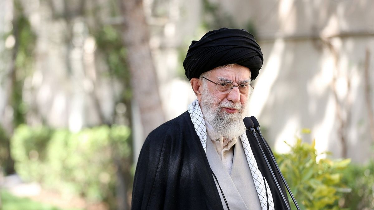 Ali Hamenei ajatolláh, Irán legfőbb vallási és politikai vezetője