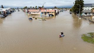 غمرت المياه المنازل في كاليفورنيا