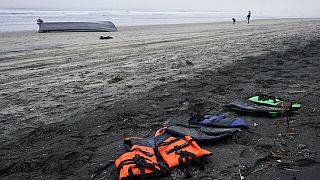 Egy felborult csónak Blacks Beachen, 2023. március 12-én, vasárnap San Diegóban.