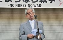 الكاتب الياباني الحائز على جائزة نوبل للآداب، كنزابورو أوي.