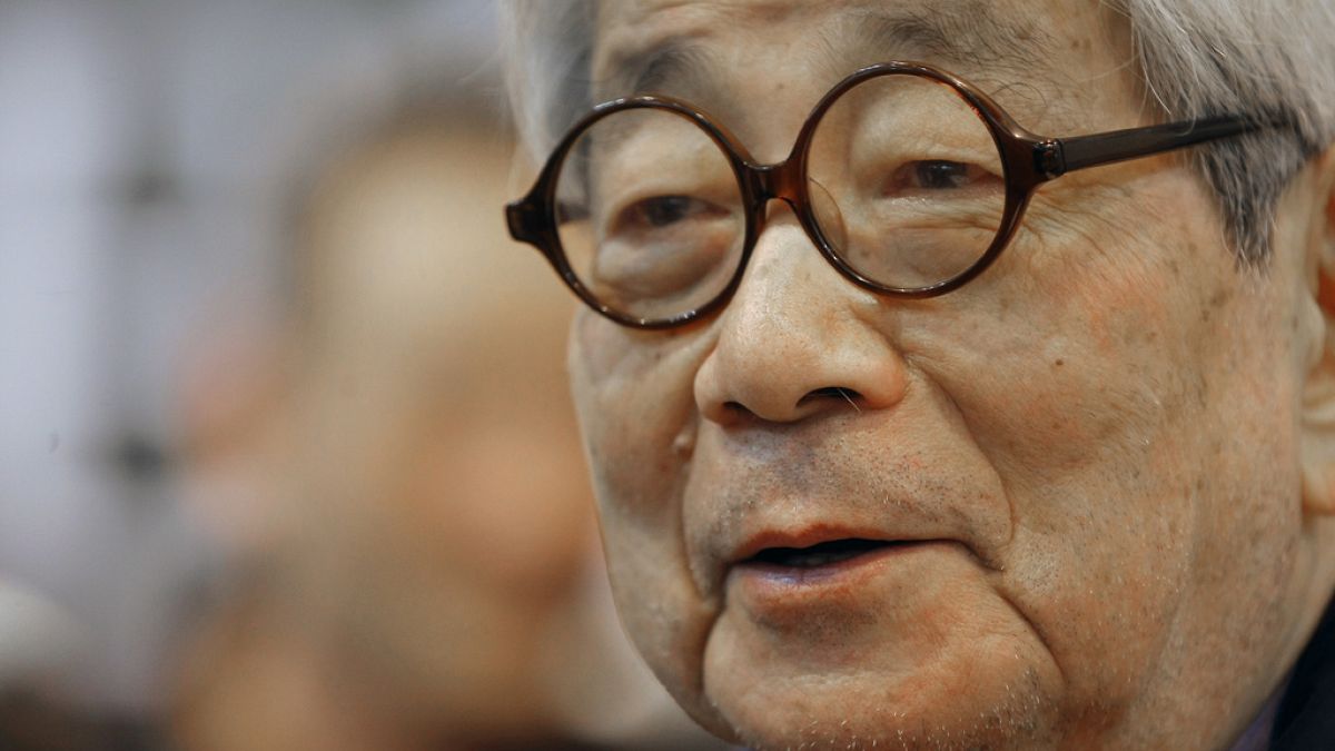 Kenzburo Oe, escritor y ganador del premio Nobel de literatura 1994, falleció a los 88 años en Japón