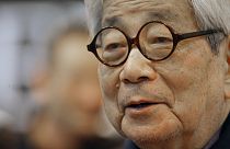 Kenzburo Oe, escritor y ganador del premio Nobel de literatura 1994, falleció a los 88 años en Japón