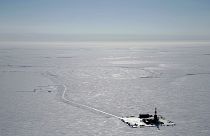 محطة للتنقيب الاستكشافي عن النفط في المنحدر الشمالي بولاية ألاسكا الأمريكية