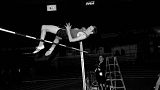 Dick Fosbury executando o salto segundo a técnica que criou