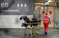 Beteget hoznak egy frankfurti kórházba - képünk illusztráció