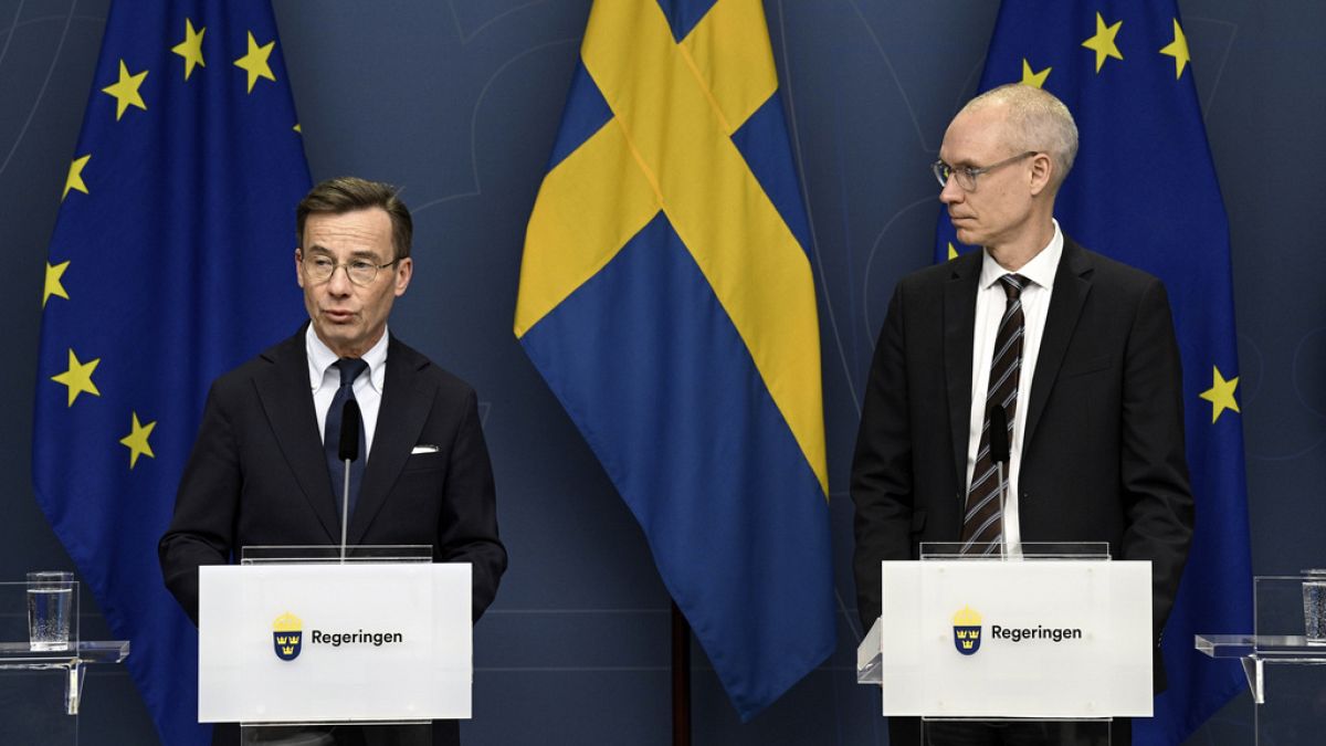 Ulf Kristersson (balra) és Svédország NATO-csatlakozásáért felelős főtárgyaló, Oscar Stenstroem