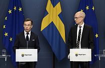 Ulf Kristersson (balra) és Svédország NATO-csatlakozásáért felelős főtárgyaló, Oscar Stenstroem
