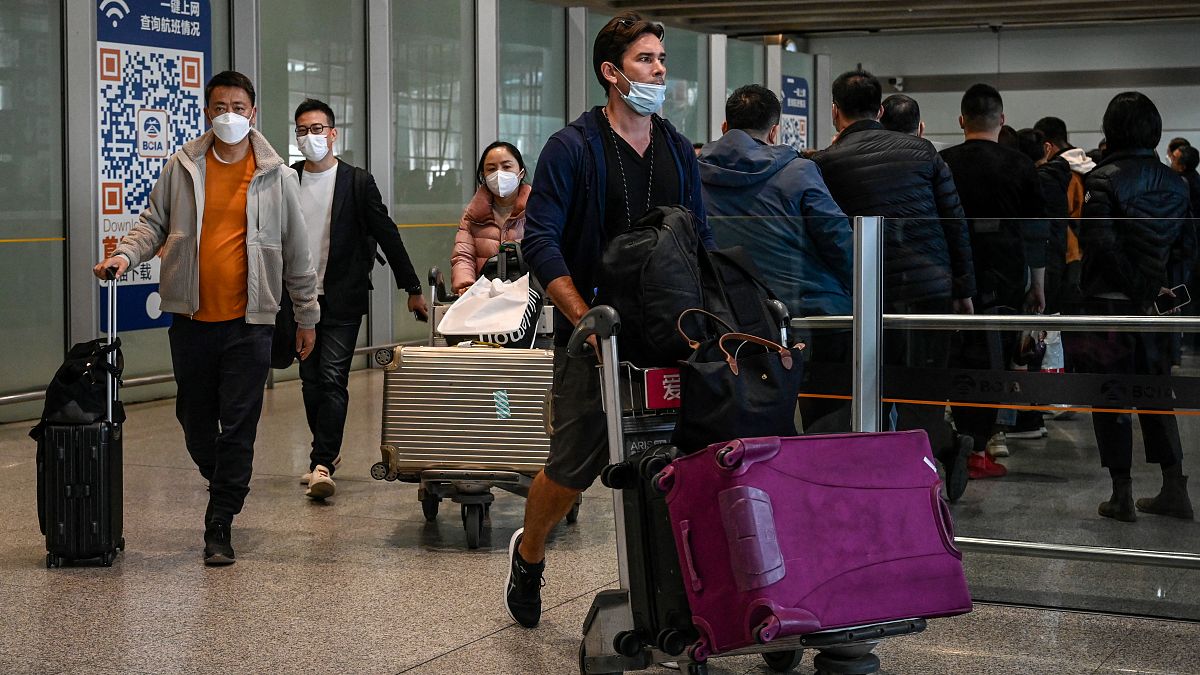 China vai reabrir fronteiras a turistas esta quarta-feira