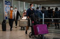 Туристы в пекинском аэропорту