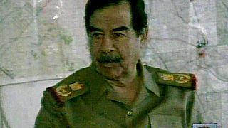 Saddam Hussein appare alla tv di Stato irachena. (7.4.2003)