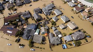ضربت عاصفة قوية كاليفورنيا الأمريكية ما أدى إلى فيضانات
