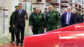 Le ministre russe de la Défense Sergueï Choïgu chez le fabricant d'armes KTRV, près de Moscou, en Russie, mardi 14 mars 2023.