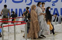 Abu Dhabi'de tahliye edilenler için kurulan insanlık kentinde kalan Afganlar (arşiv)