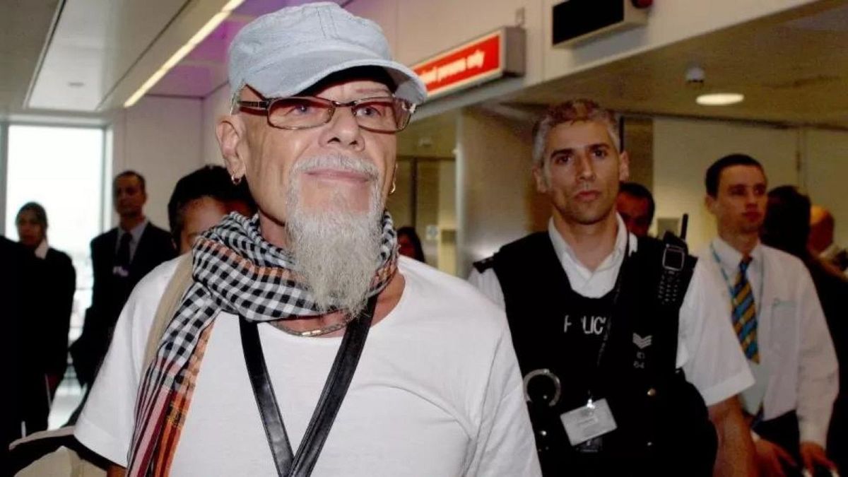 Gary Glitter has been recalled to jail for breaking his licence conditions