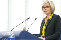 La Commissaire européenne en charge des Services financiers, Mairead McGuinness, devant le Parlement européen