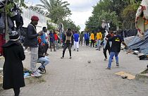 مخيم لمهاجرين من جنوب الصحراء الكبرى أمام مكتب المنظمة الدولية للهجرة أثناء بحثهم عن المأوى والحماية، في تونس العاصمة، تونس 2 مارس 2023