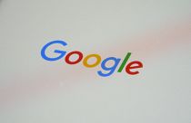 Le logo de Google sur un smartphone, le 28/02/2023
