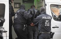 Almanya'da insan kaçakcılığı yapan çeteye operasyon 