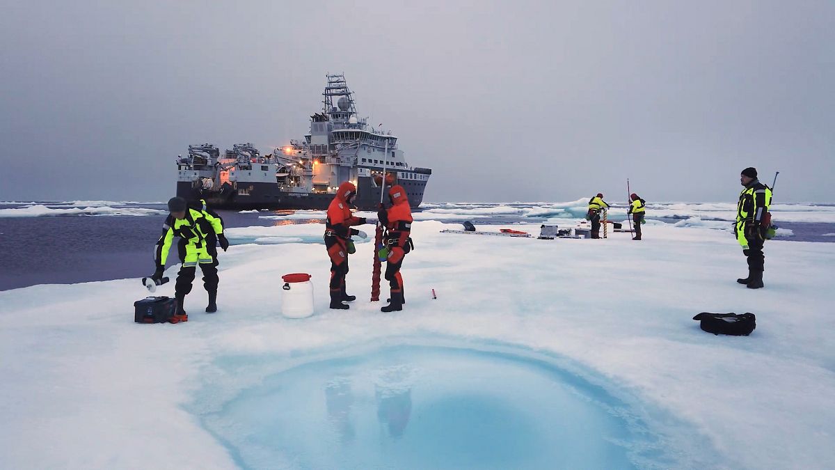 شاهد: كيف تسبب درجات الحرارة المرتفعة في تغير شكل القطب الشمالي