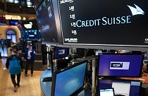 Экран с названием Credit Suisse в торговом зале Нью-Йоркской фондовой бирже в Нью-Йорке, среда, 15 марта 2023 года