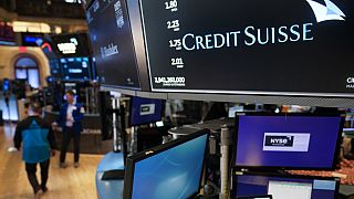 Экран с названием Credit Suisse в торговом зале Нью-Йоркской фондовой бирже в Нью-Йорке, среда, 15 марта 2023 года