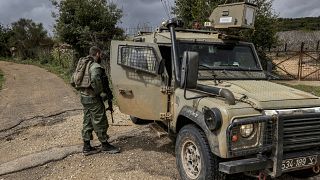 مركبة عسكرية إسرائيلية على الحدود مع لبنان