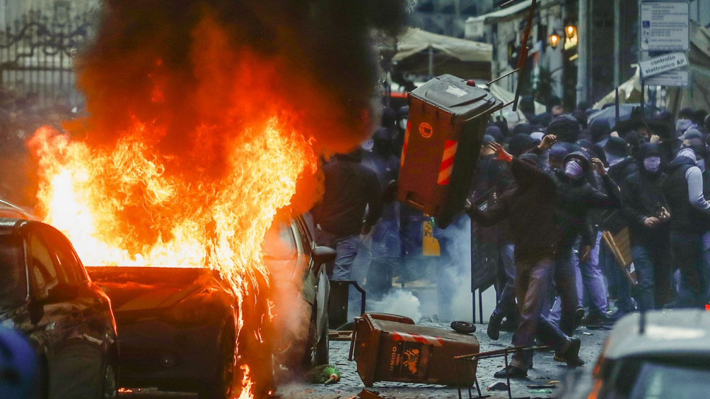 Napoli and Frankfurt fans wreak havoc ahead of Champions League match |  Euronews