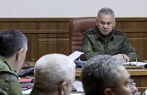 Szergej Sojgu orosz védelmi miniszter parancsnokokkal tanácskozik