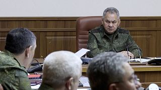 Szergej Sojgu orosz védelmi miniszter parancsnokokkal tanácskozik