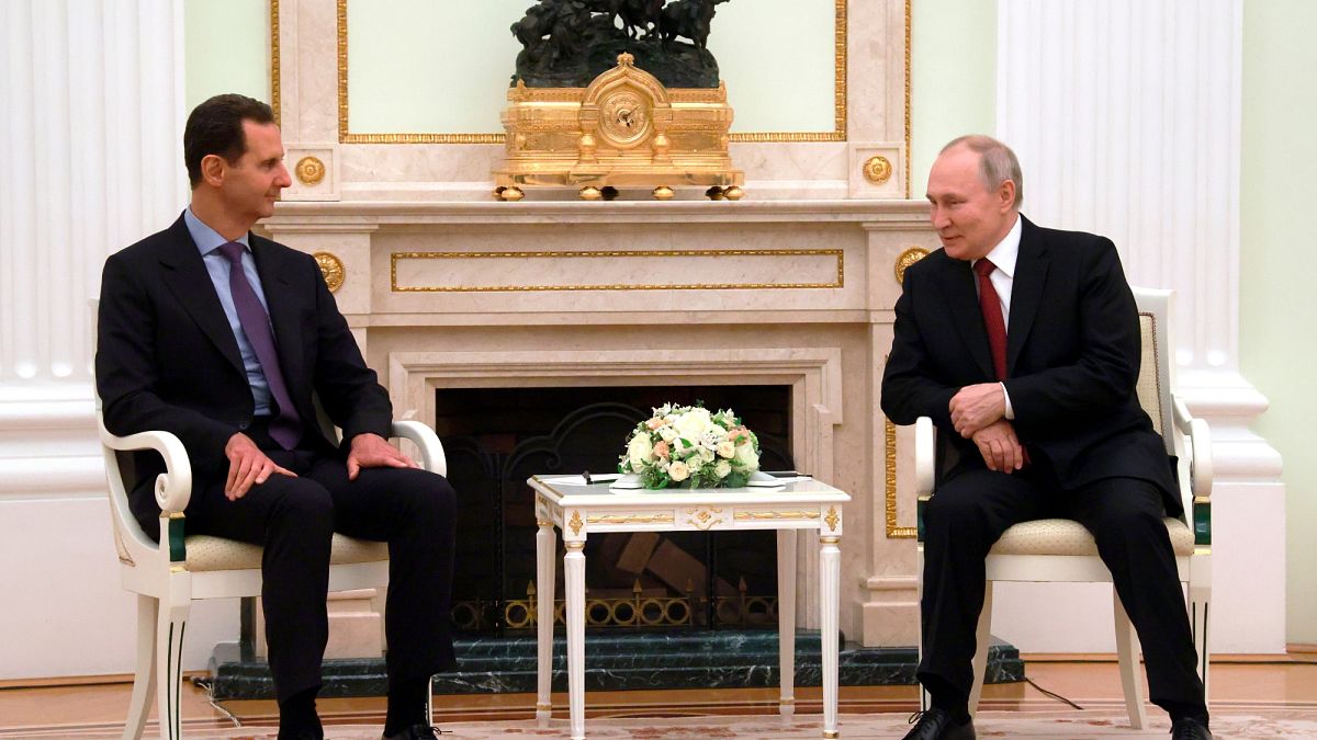 Suriye Devlet Başkanı Beşar Esad (solda), Rusya Devlet Başkanı Vladimir Putin