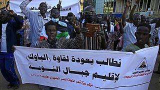 متظاهرون من شعوب النوبة السودانية يسيرون في العاصمة الخرطوم للاحتجاج على أعمال العنف القاتلة الأخيرة بين الأعراق في منطقتهم الجنوبية-في 9 نوفمبر 2022 