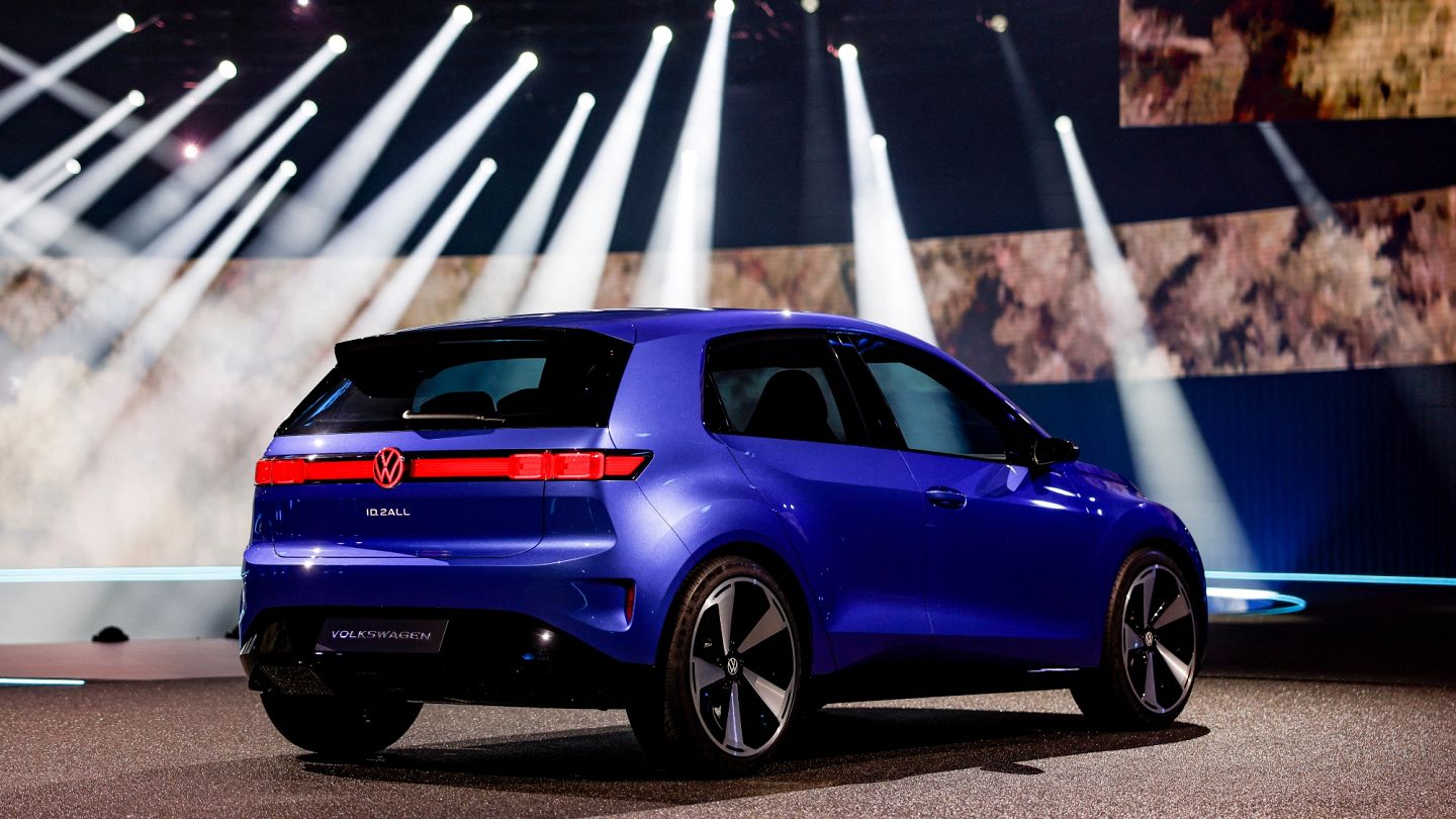 Volkswagen 25 bin euroluk yeni elektrikli aracını tanıttı | Euronews