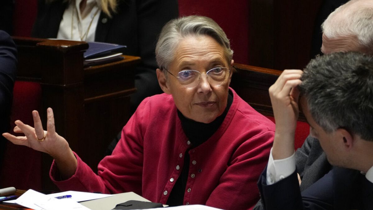 La primera ministra francesa, Elisabeth Borne en la Asamblea Nacional francesa , París 17/2/2023