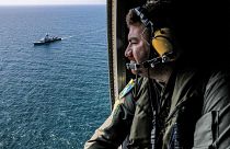 Иранский военный наблюдает за учениями в Аравийском море