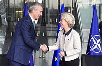 Jens Stoltenberg NATO-főtitkár és Ursula von der Leyen, az Európai Bizottság elnöke 2023 januárjában