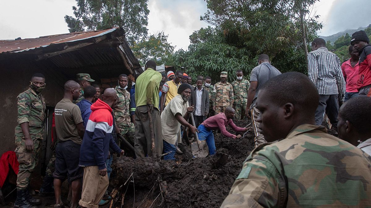 عملية إنقاذ تابعة لقوات الدفاع المدني في بلانتير، جنوب ملاوي، إثر إعصار فريدي، 16 مارس 2023