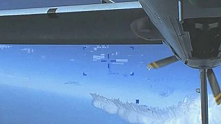 پهپاد «ام کیو-۹ ریپر» آمریکا لحظاتی پیش از سقوط به دریای سیاه