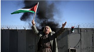  مسن فلسطيني خلال مظاهرة ضد مستوطنة إسرائيلية جديدة في قرية قلنديا بالقرب من مدينة رام الله بالضفة الغربية 20 يناير 2023