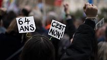 Le slogan "64 ans, c'est non" brandi lors d'une manifestation samedi à Marseille