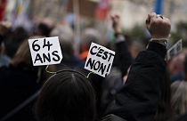 Le slogan "64 ans, c'est non" brandi lors d'une manifestation samedi à Marseille