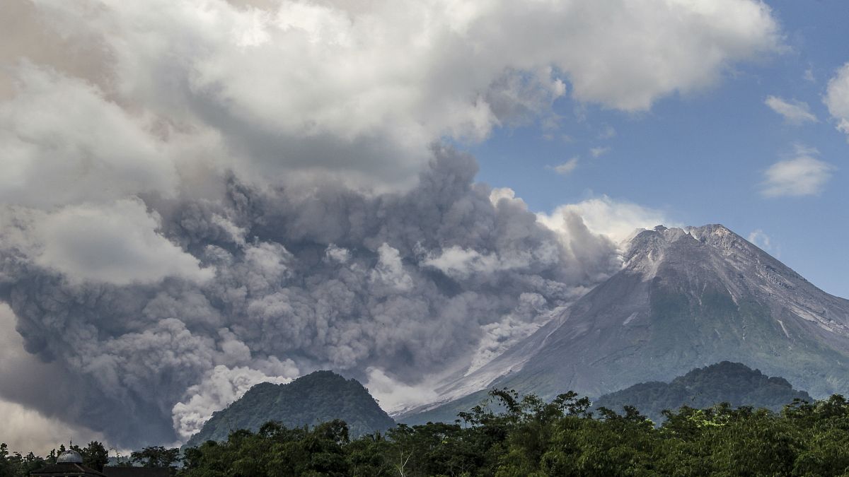 بركان ميرابي الإندونيسي