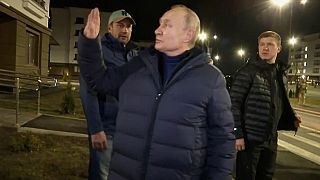 Vladimir Poutine lors de sa visite dans la ville occupée de Marioupol.