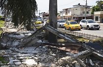 Edificios derrumbados en Machala, Ecuador, por el terremoto el pasado sábado que dejó más de 10 fallecidos.