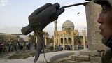 پایین کشیدن مجسمه صدام حسین در میدان فردوس بغداد، ۹ آوریل ۲۰۰۳