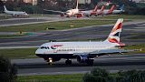 A British Airways passenger jet lands at Lisbon airport, Jan. 25, 2023. BA flights will be cancelled over Easter as Heathrow workers go on strike.   -