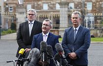 Jeffrey Donaldson y otros dirigentes del Partido Unionista Democrático de Irlanda del Norte (DUP), Irlanda del Norte, Reino Unido 16/5/2022