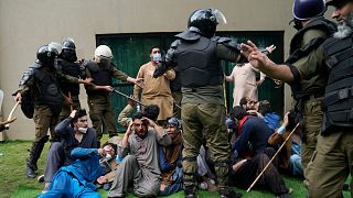 Pakistan güvenlik güçleri, eski Başbakan İmran Han destekçisi onlarca kişiyi gözaltına aldı