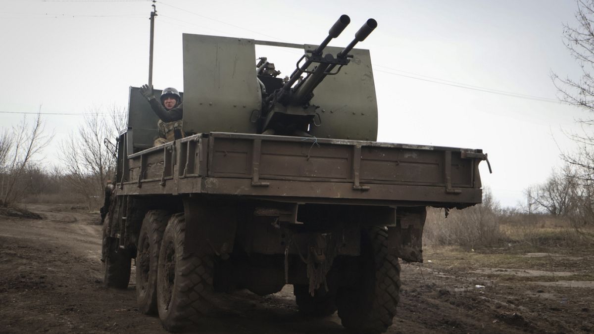 Equipamento militar ucraniano perto de Bakhmut, região de Donetsk