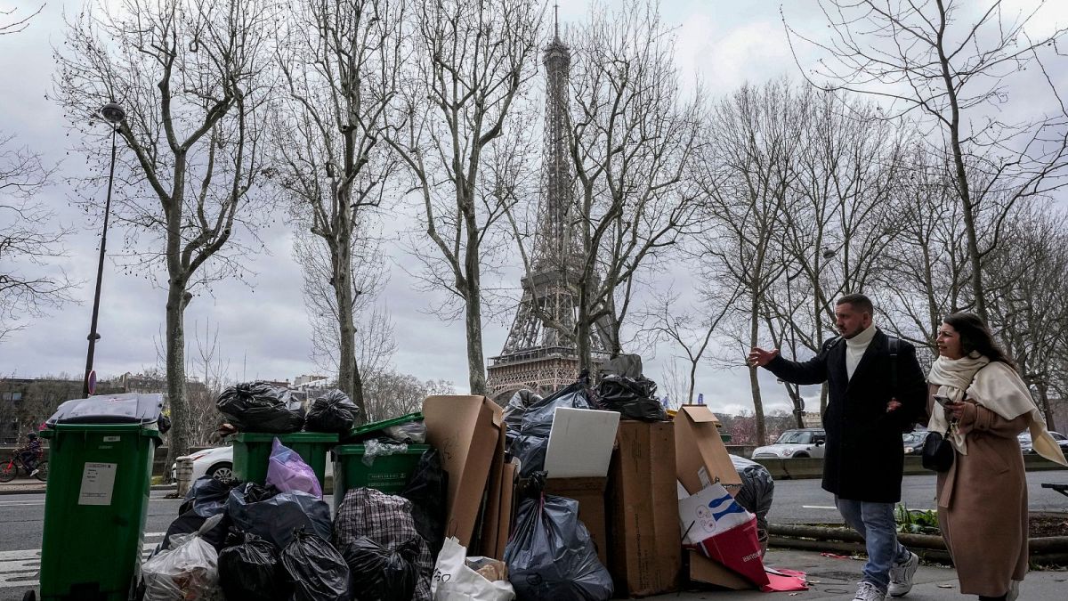 زباله‌های انباشته‌شده در پاریس
